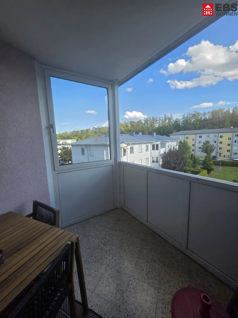 Spacious 3-room apartment in prime Enns location with loggia, parking space and cellar Perfect for families Available from 01.12.2026