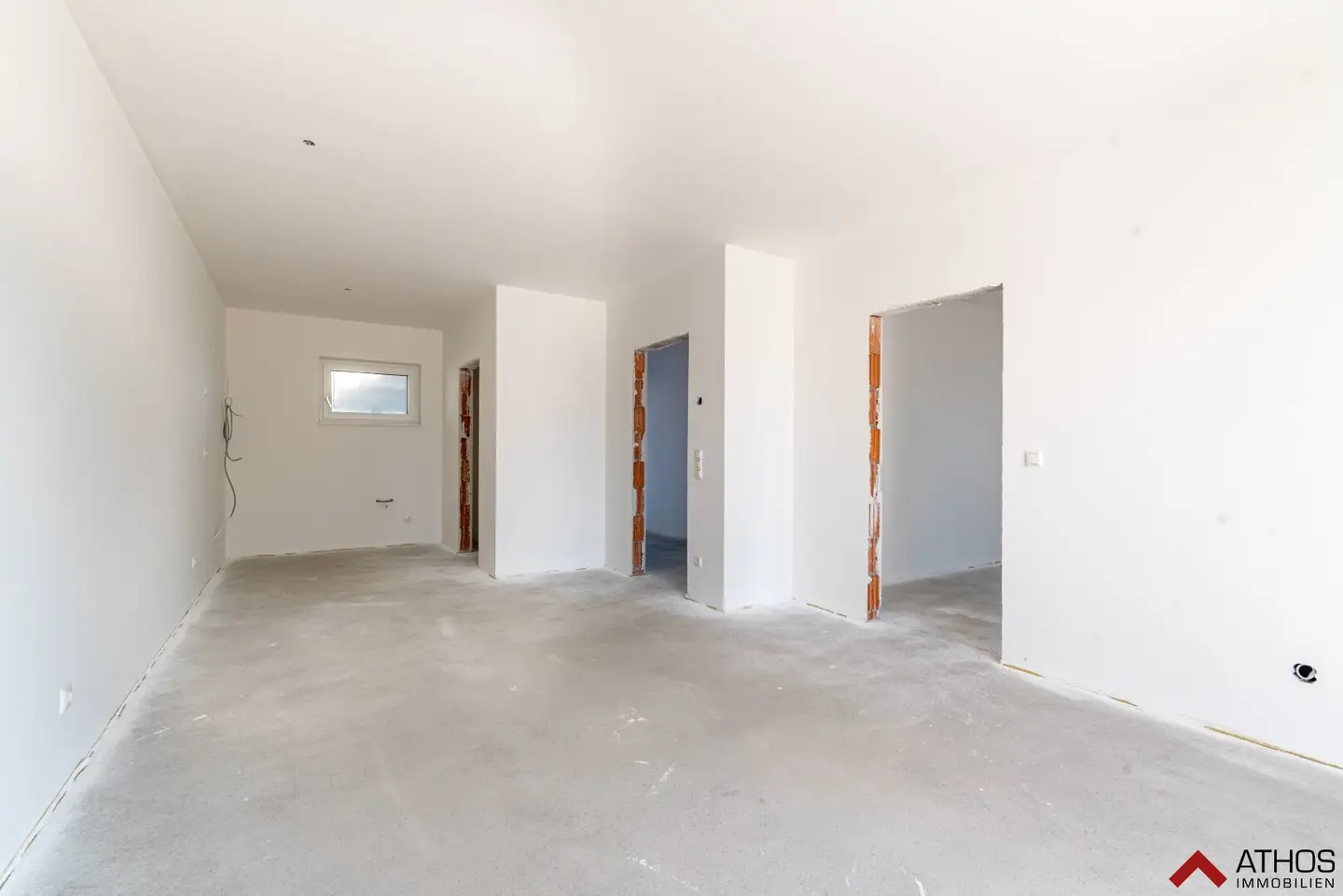 Wohn- und Esszimmer Blick Richtung Küchennische