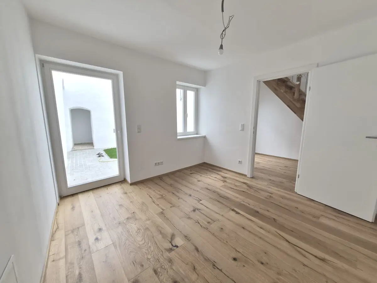 Erstbezug - 70m2 neusanierte Altbauwohnung mit eigenem Garten
