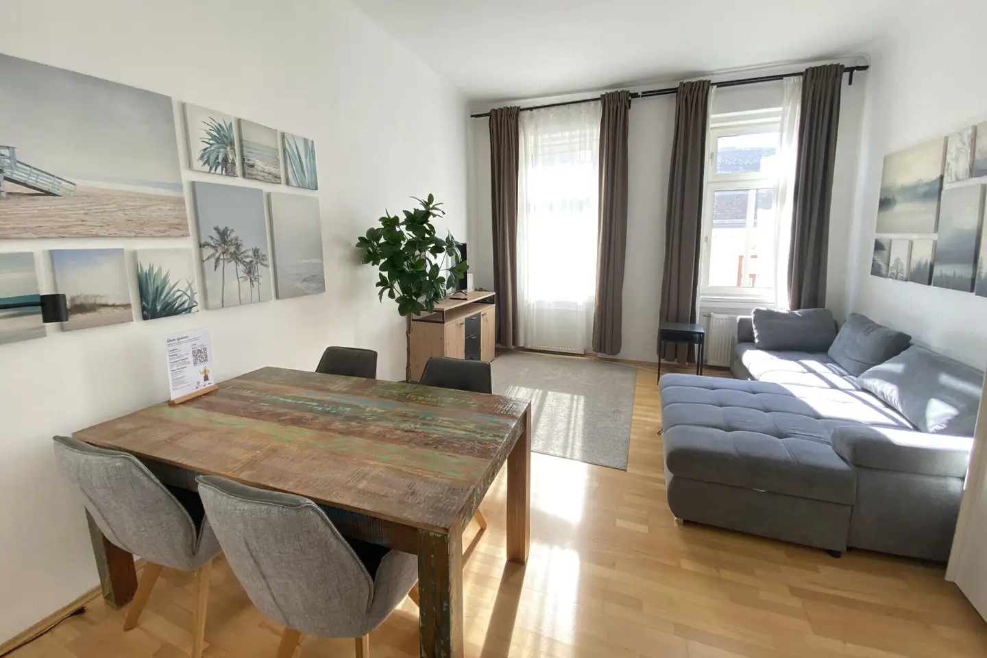 Altbauwohnung mit südseitigem lichtdurchfluteten Wohnzimmer