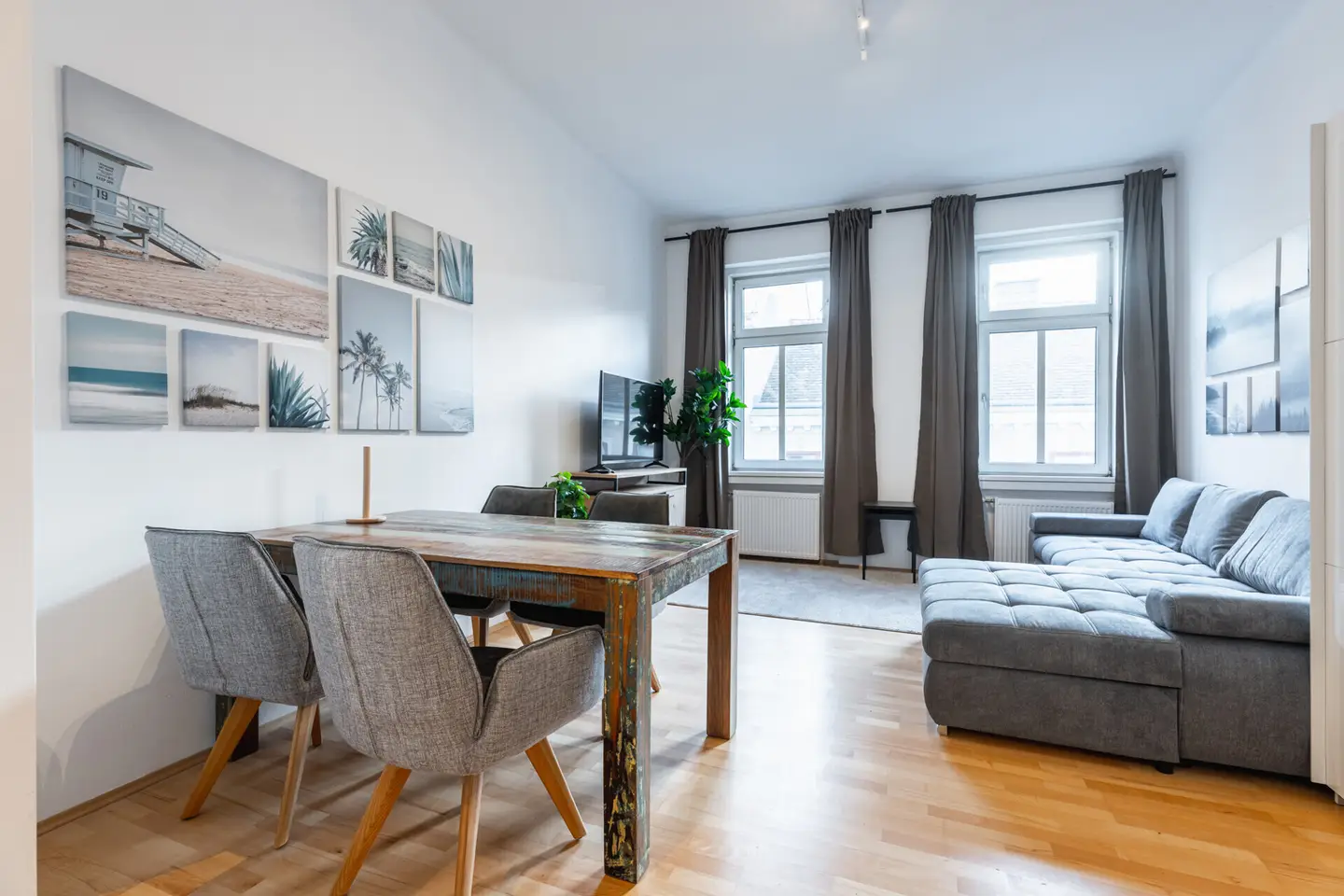 Altbauwohnung mit südseitigem lichtdurchfluteten Wohnzimmer