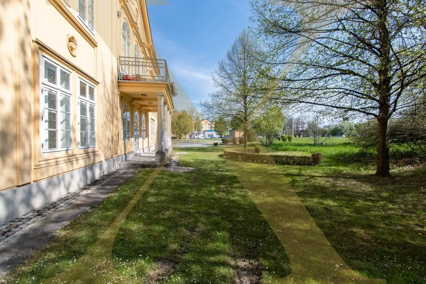 Representative office and practice space available immediately in the Grillmayr Schlössl in Linz/Kleinmünchen for rent