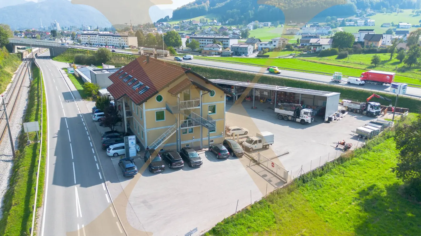 Bürogebäude mit ca. 260m² Bürofläche und überdachtem Lager in Pinsdorf zu vermieten!