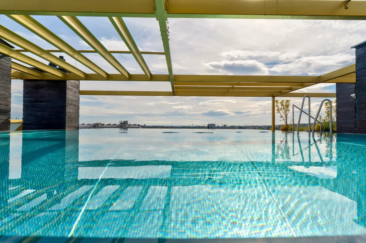 ROOFTOP POOL - 2 ZIMMER- UBAHN NÄHE - TOP WOHNHAUSANLAGE