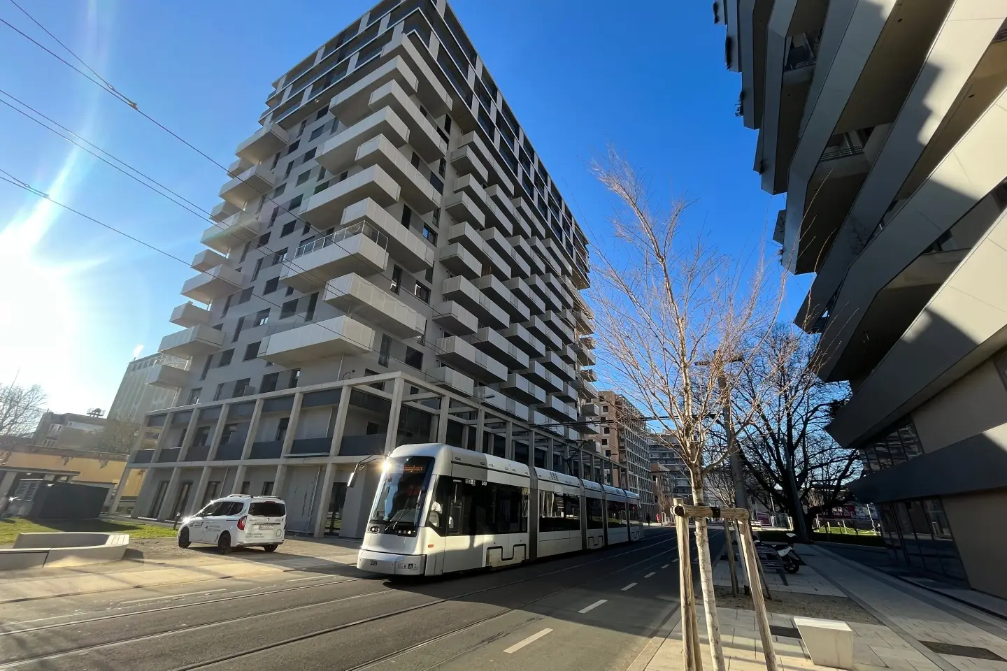 Moderne Wohnung an der UNESCO Esplanade mit Balkon