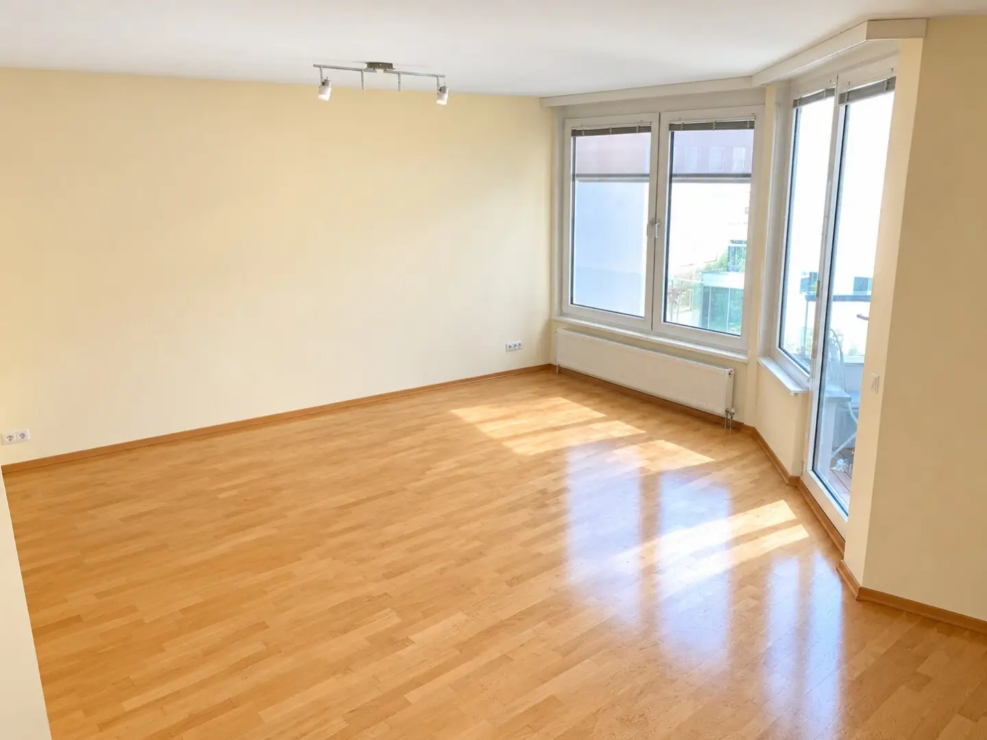 Gepflegte 2-Zimmer-Wohnung mit Loggia und Tiefgaragenplatz nur 600m vom Praterstern
