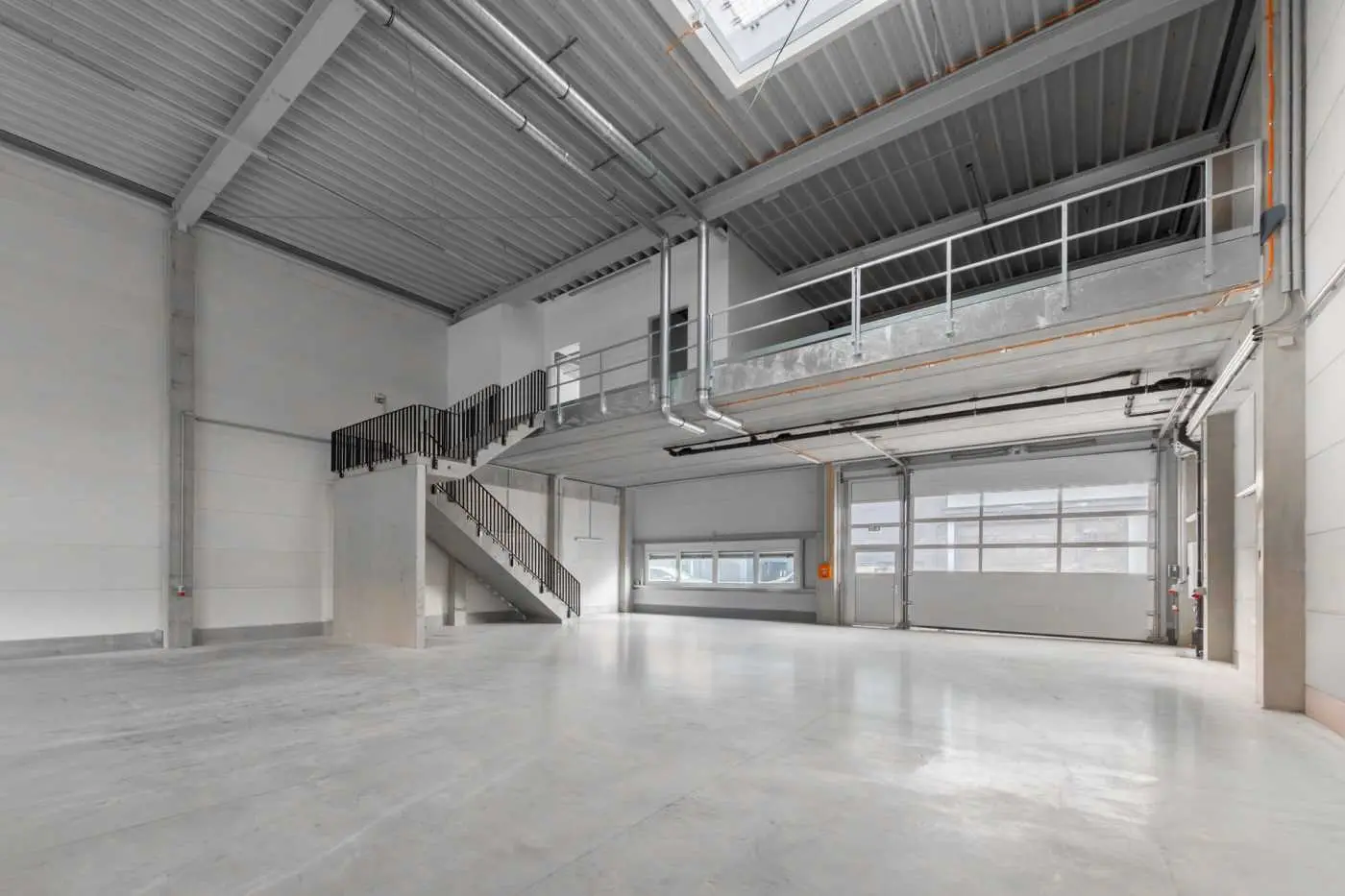 Gewerbehallen zur Miete in Stockerau – Wien Nord II, 5.716 m²