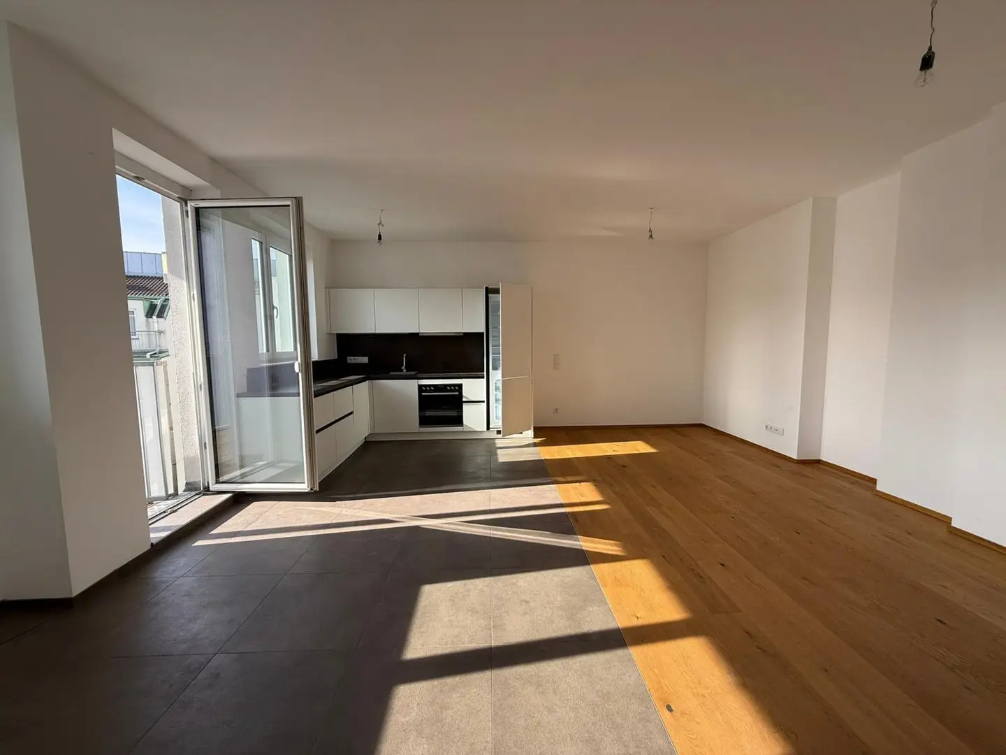 Lichtdurchflutete Dachgeschosswohnung nahe Naschmarkt mit südlichem Balkon