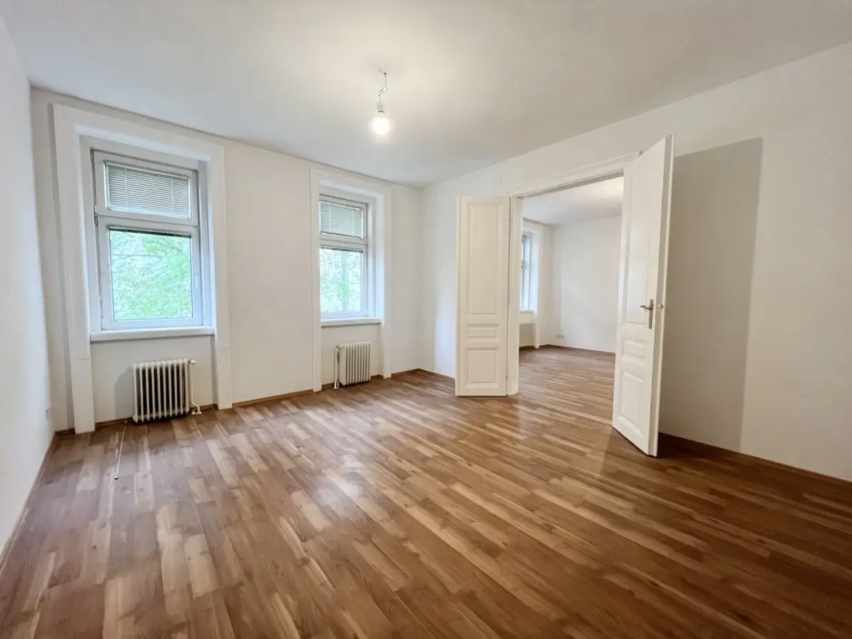 Stylish 2.5-room period apartment with balcony near Währinger Straße