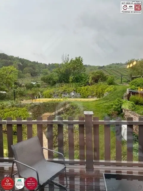 Luxus pur im historischen „Freihof“: Exklusives Penthouse mit Blick auf die Donau und Weingärten, mit großem Garten &amp; Pool sowie Parkplatz
