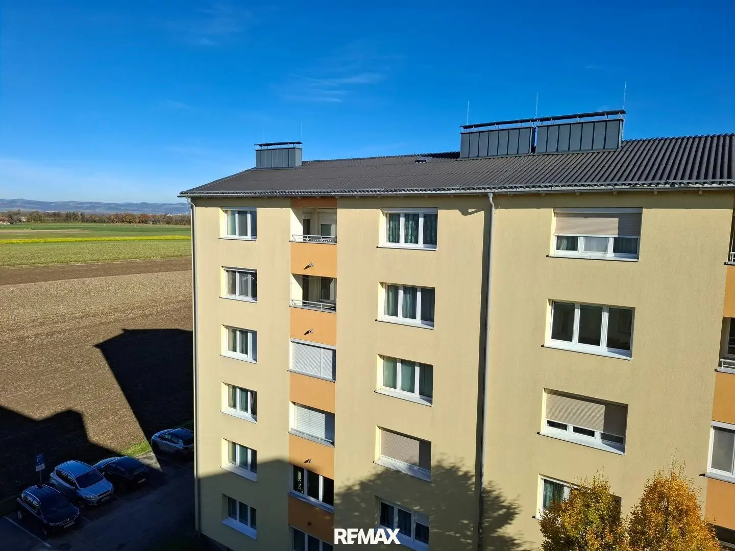 prompt Available! Garage possible Family friendly and 2 Min to shopping/train station