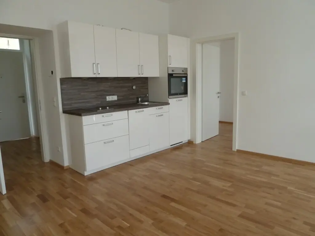 Sonnige Gartenwohnung mit Terrasse und eigenem Parkplatz mitten im Grünen!