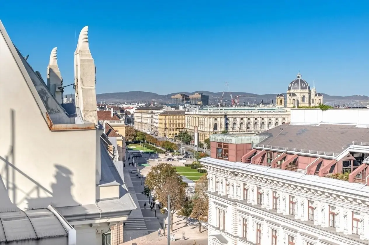 WOHNEN ÜBER DEN DÄCHERN VON WIEN MIT BLICK ÜBER DIE STADT UND DEN STEPHANSDOM