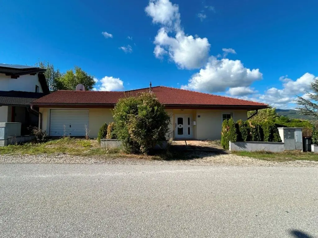 Bungalow mit Garage im Ortsteil Veitsau