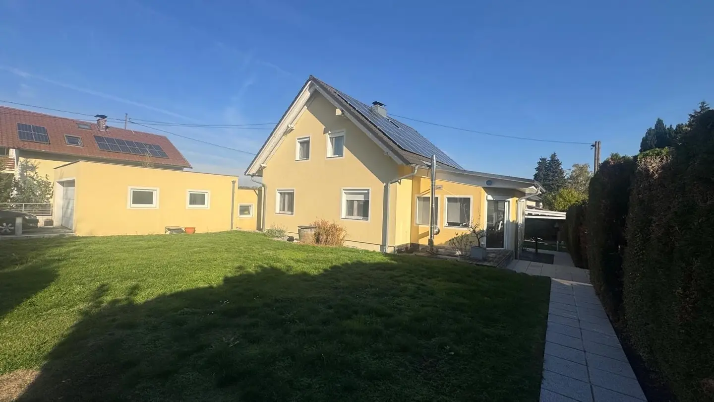 Leonding: Exclusive for Rent Modern Single Family Home with Pool and Large Garden