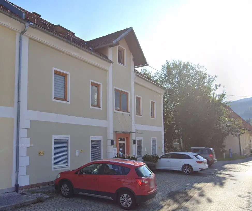 Helle 2-Zimmer-Wohnung mit Bergblick, Einbauküche und Stellplatz in Sankt Barbara