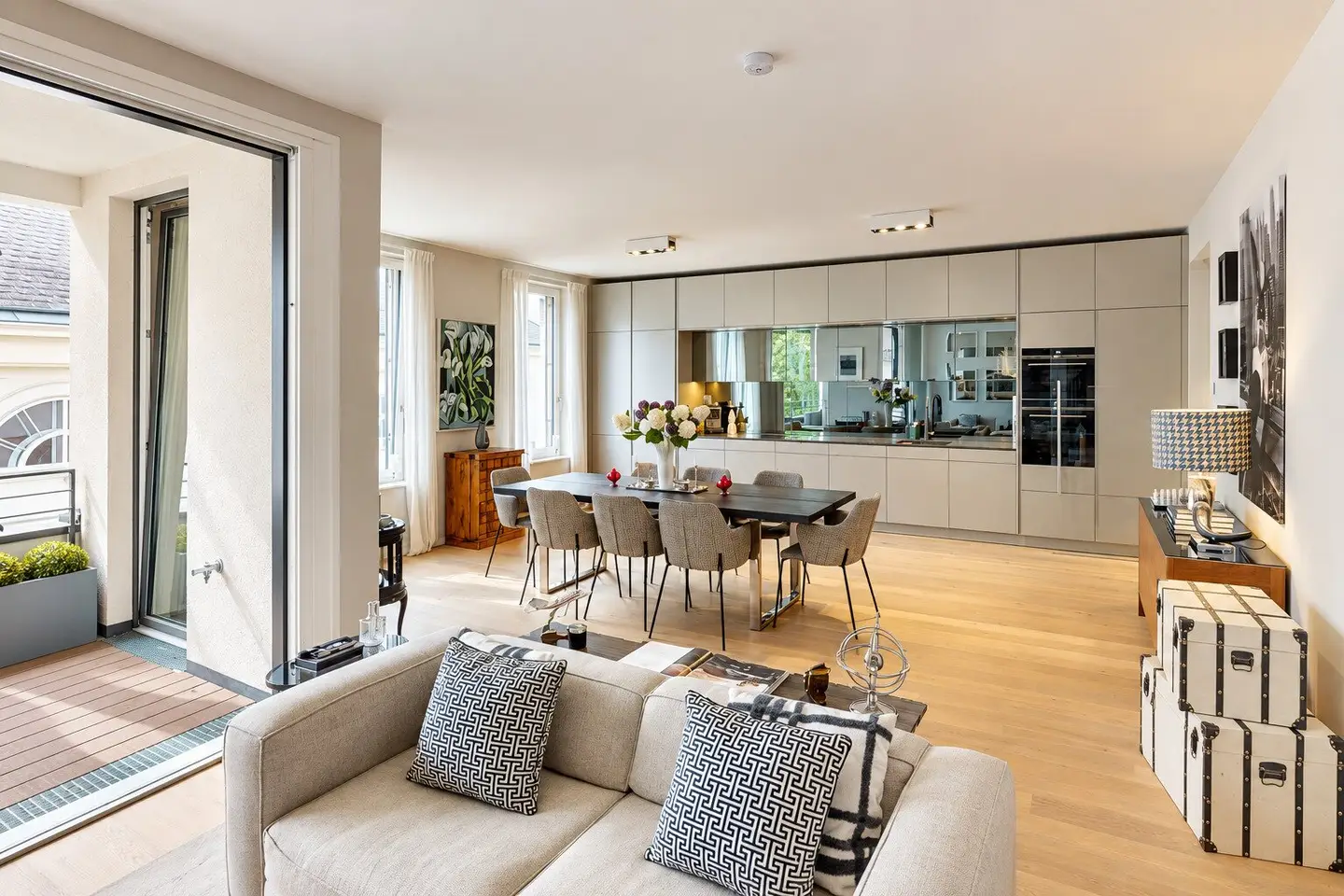 Exklusives Design-Apartment mit 112 m² Wohnnutzfläche, sonniger Loggia &amp; 2,84 m Raumhöhe in Toplage von Döbling