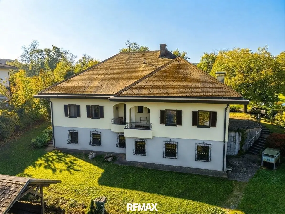 Representative villa in sought-after prime location of Scharten