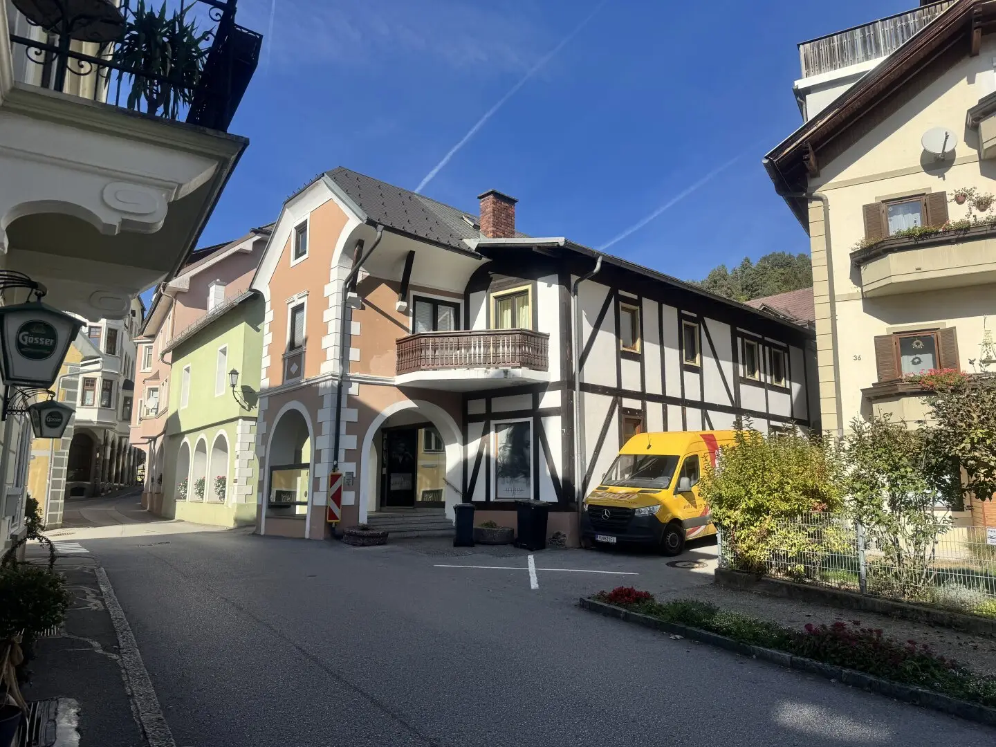 Geschäftslokal in Millstatt - Raum für Ihre Geschäftsidee mit großen Schaufenstern und Schaukasten