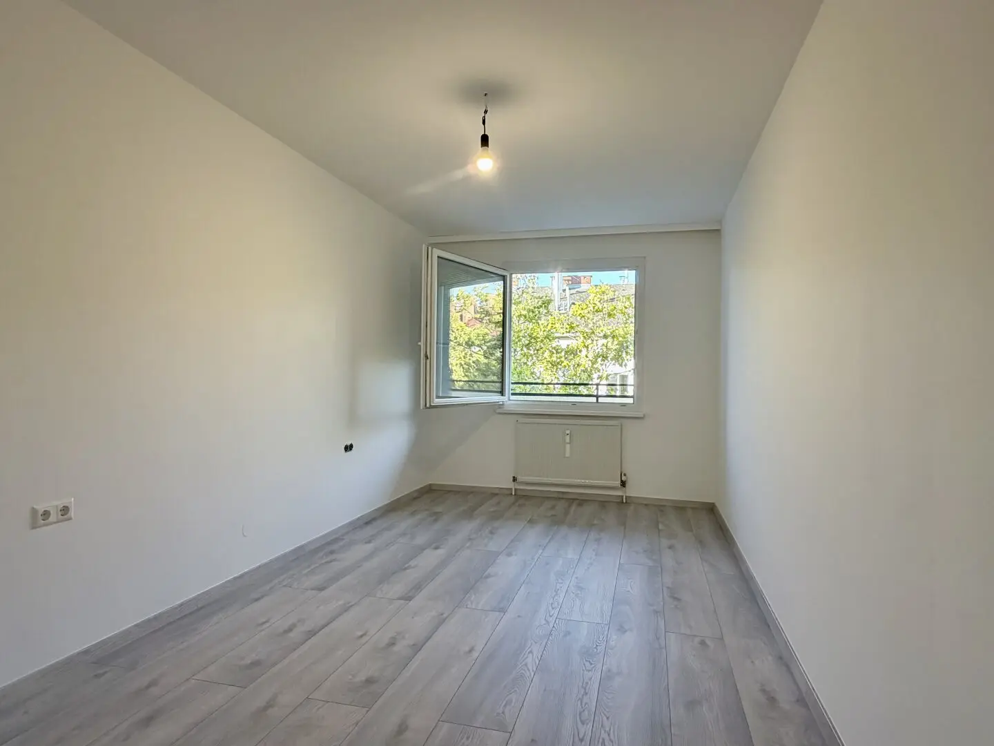 Sehr helle 2,5 Zimmer Wohnung im 6. Liftstock