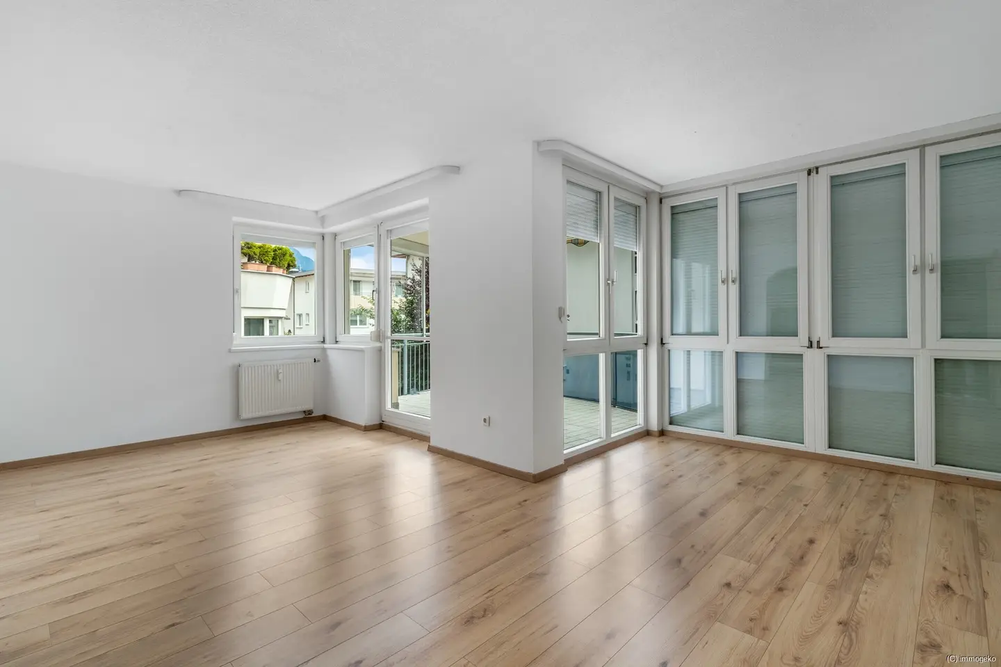 Helle Wohnung mit zwei Balkonen und Bergblick