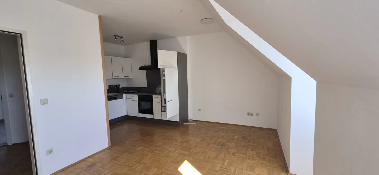 8262 Ilz T9: Charmante 2-Zimmer-Dachgeschosswohnung direkt am Hauptplatz von Ilz mit 43,58m² Wfl.