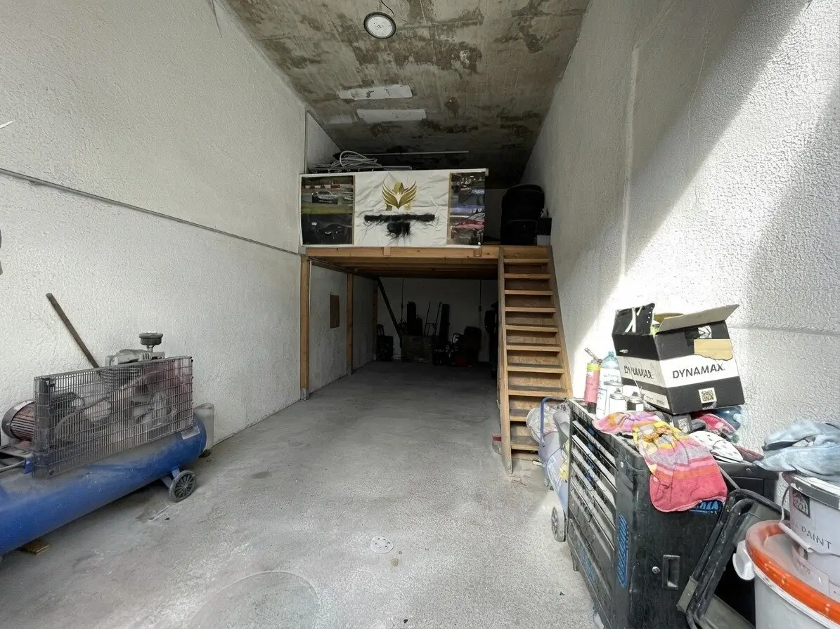 Commission-free!!! Modern storage and garage hall approx. 36 m² for rent FA6