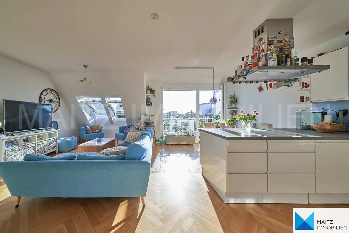 PROVISIONSFREI: Dachgeschosswohnung mit Balkon | KLIMA & GARAGE
