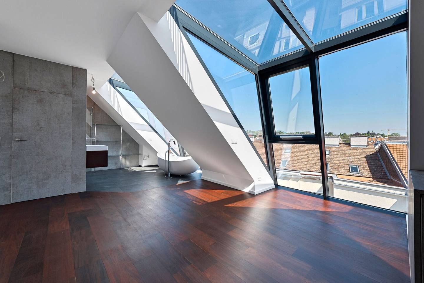 Attic duplex with dream terrace and panoramic view near Aumannplatz