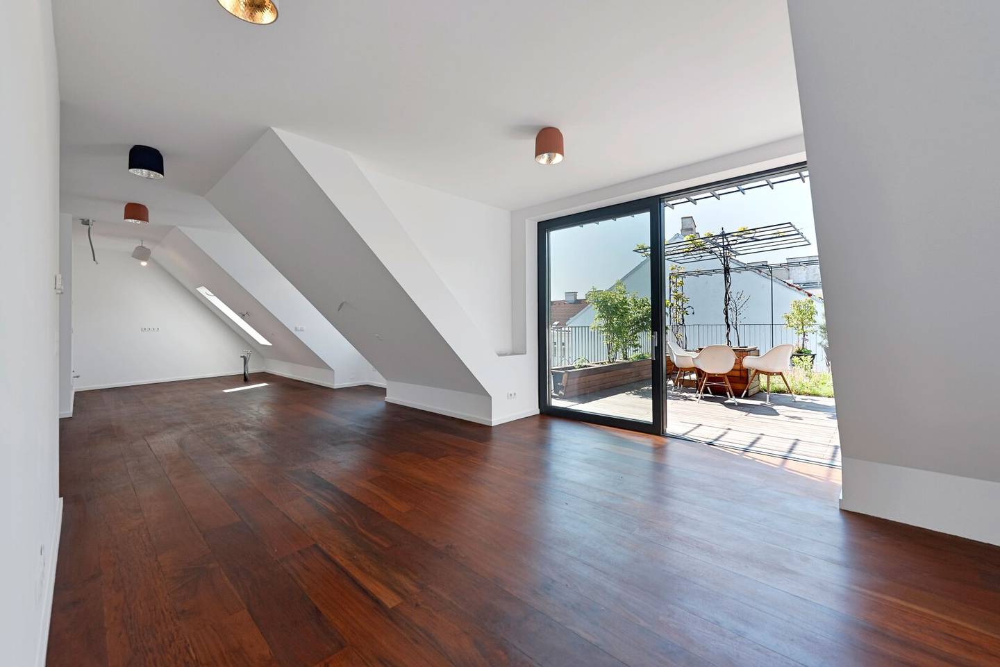 Attic duplex with dream terrace and panoramic view near Aumannplatz