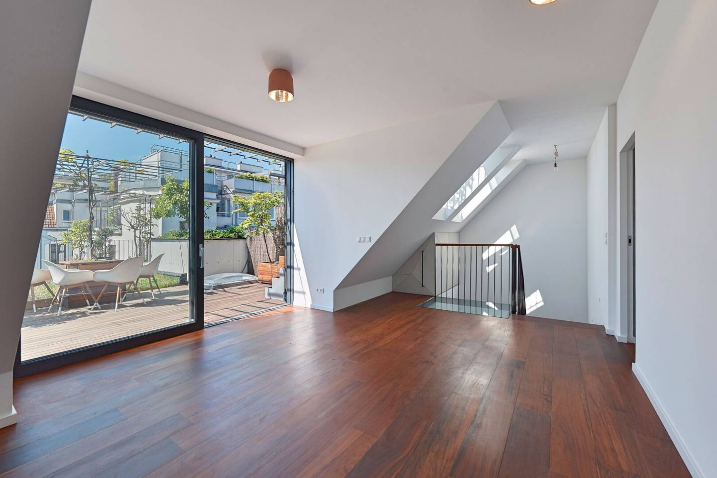 Attic duplex with dream terrace and panoramic view near Aumannplatz