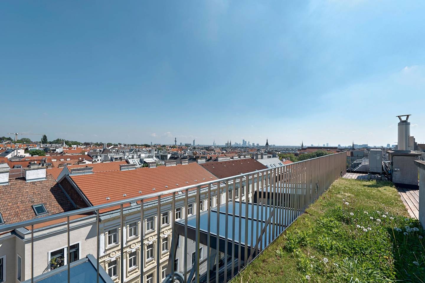 Attic duplex with dream terrace and panoramic view near Aumannplatz