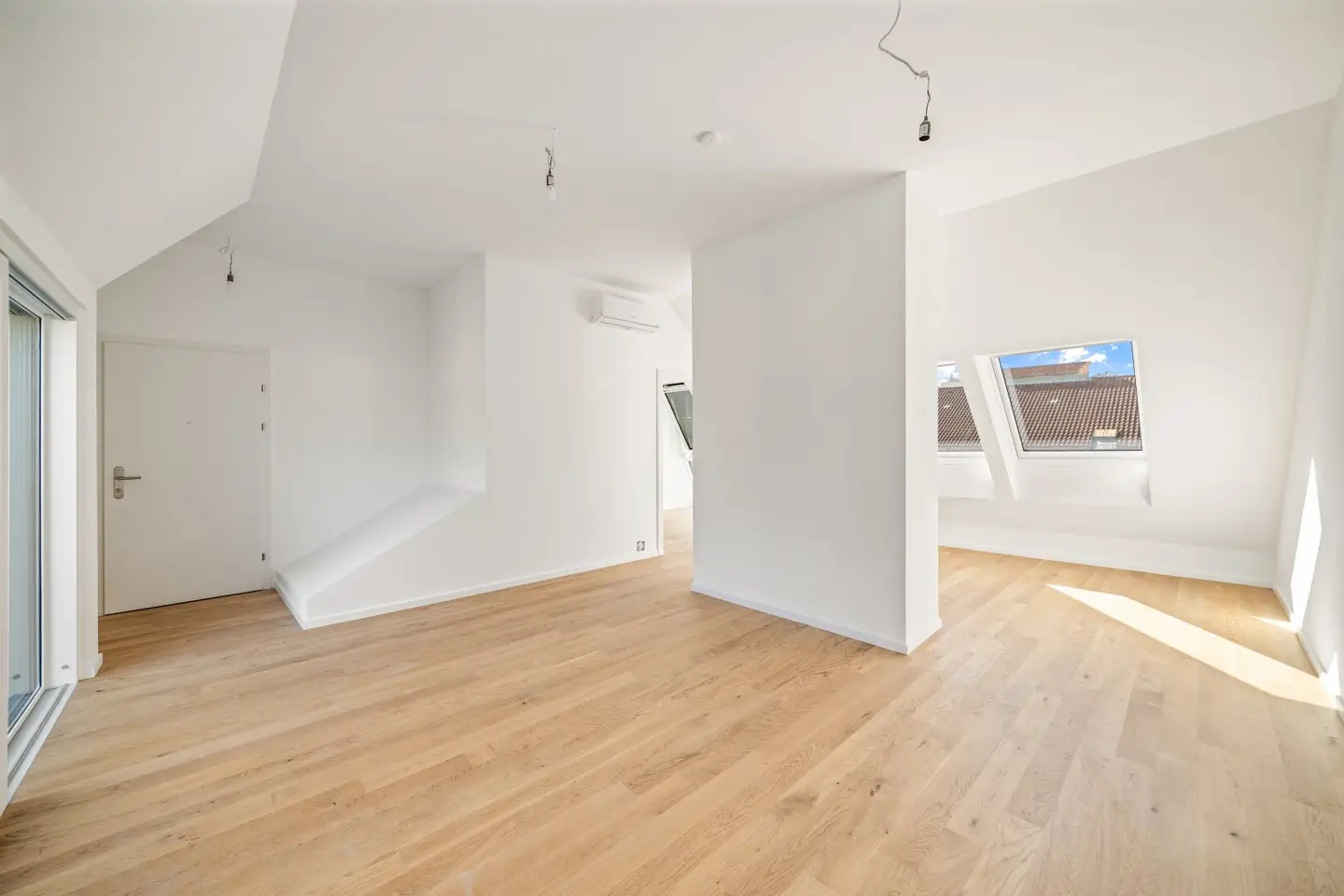 Dreamlike 2-room attic apartment with balcony