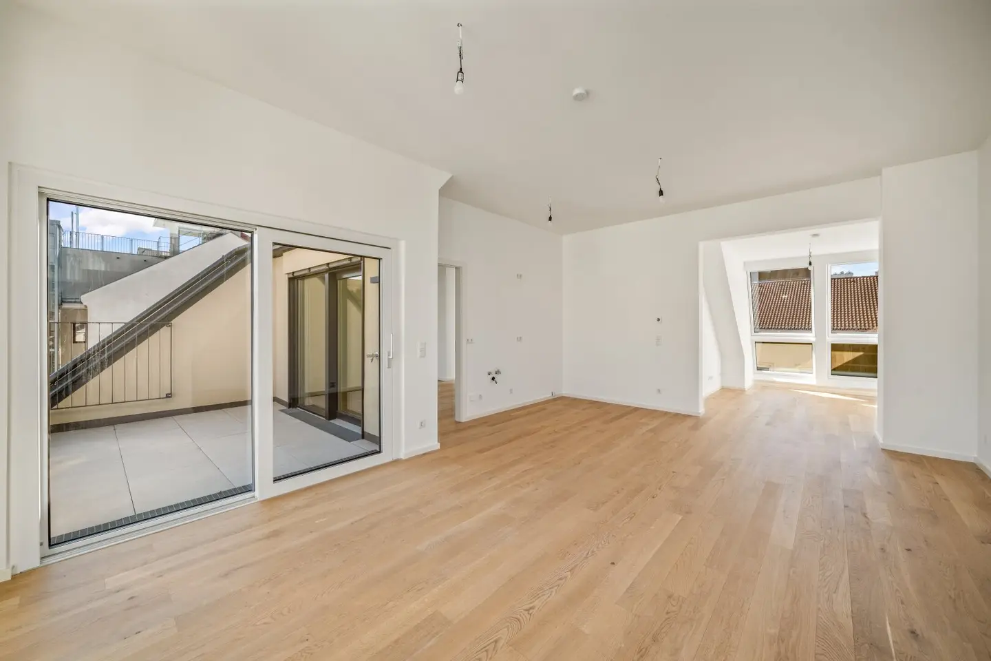 Traumhafte 2- Zimmer im Dachgeschoss mit großer Terrasse am Dach!
