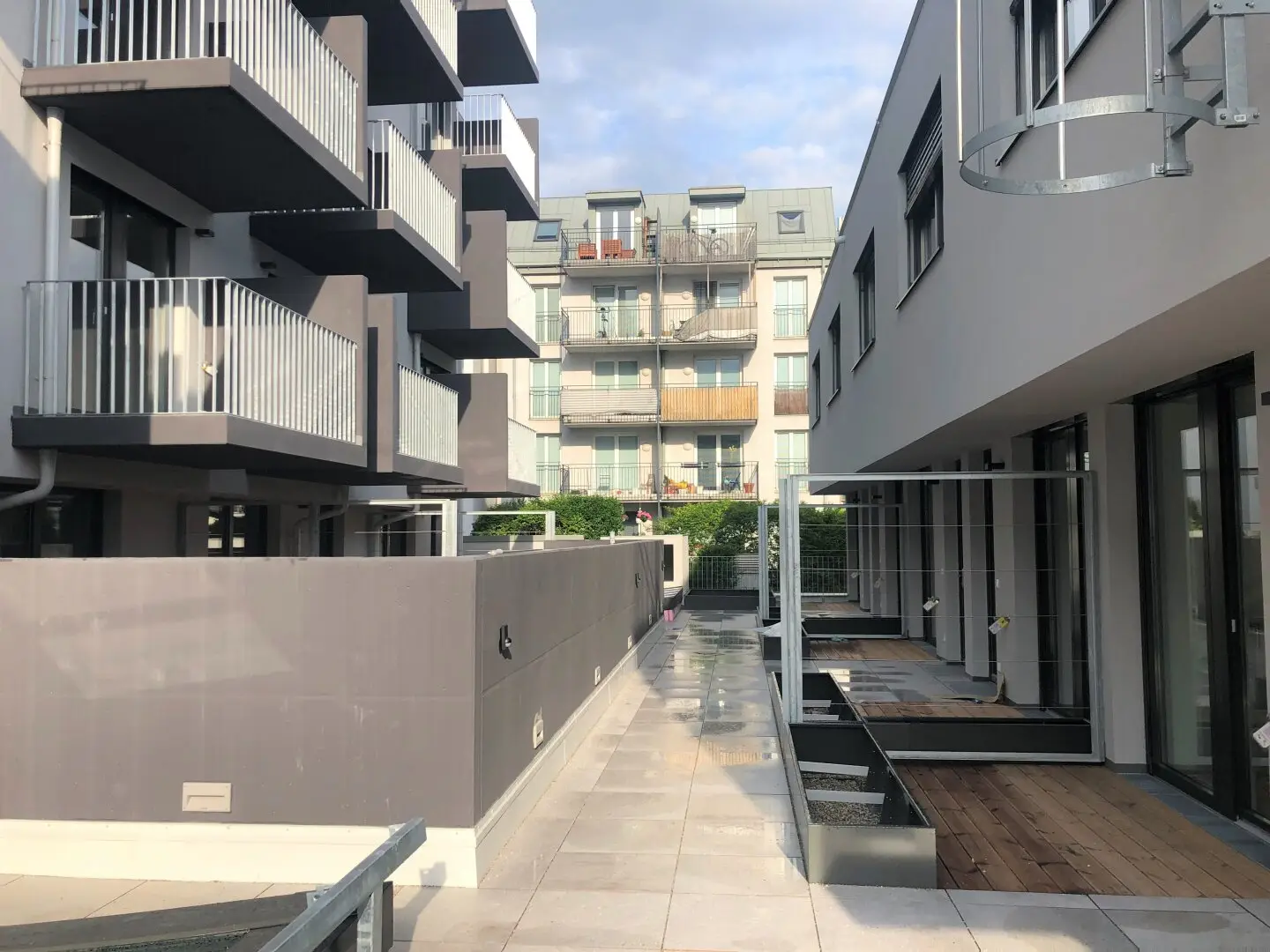 3 Zimmerwohnung mit Einbauküche, Klimaanlage, Freifläche