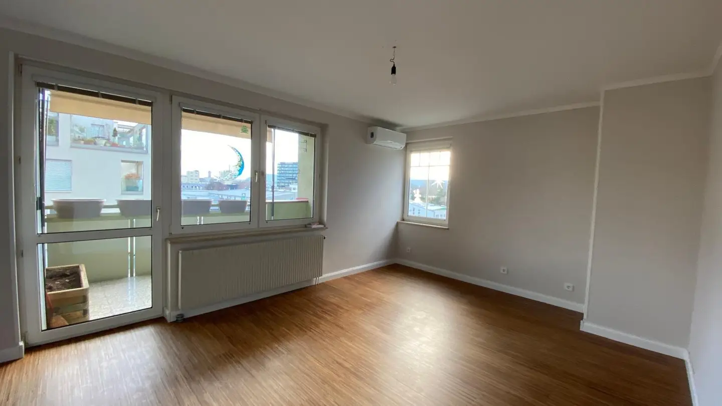 Klimatisierte 3-Zimmer-Wohnung mit Loggia und Garagenplatz