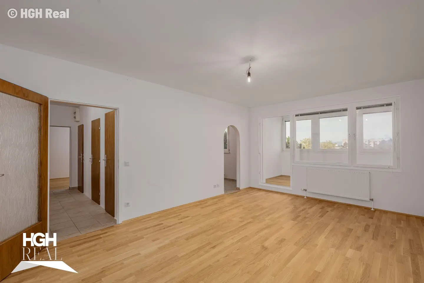 1220 Wien Renovierte, ruhige und helle Wohnung mit verglaster Loggia, schönem Ausblick und U1-Anbindung