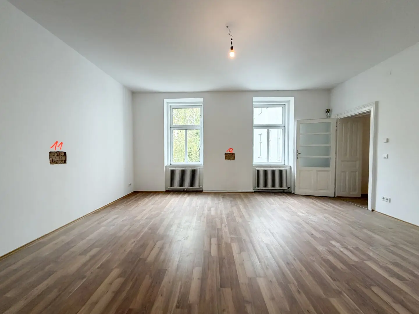 SERVITENVIERTEL: großzügige 2-Zimmerwohnung mit separater Küche – hofseitig