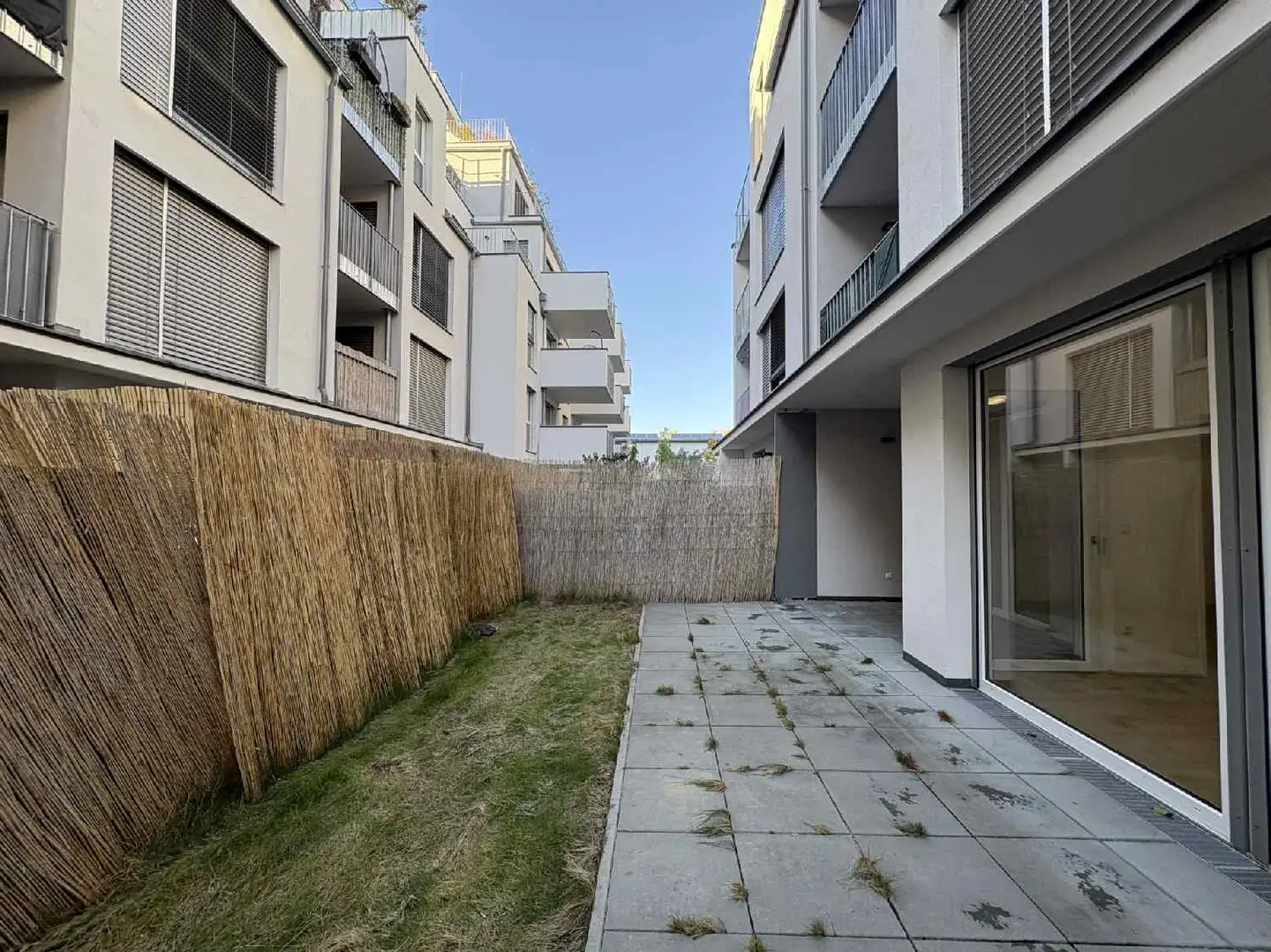 Erdgeschosswohnung mit eigenem Garten und Loggia