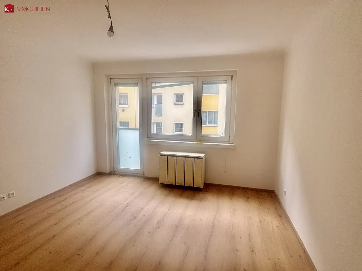 Gepflegte 2-Zimmer-Wohnung mit Loggia in Kaisermühlen!