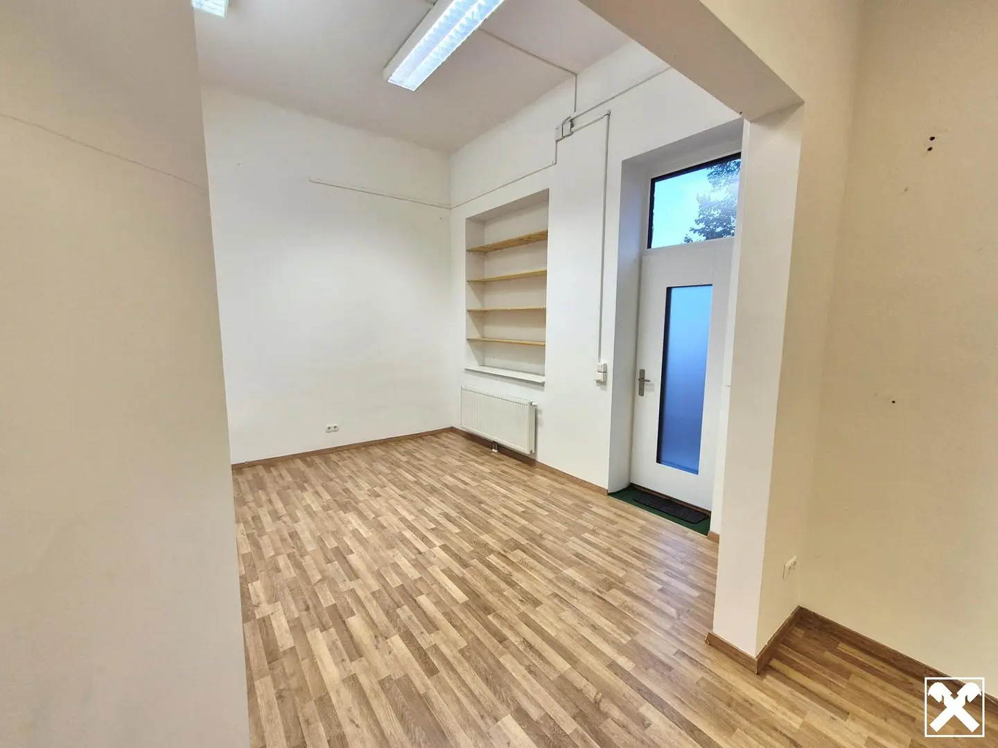 Repräsentative Wohnung im Hochparterre mit Klientengarten