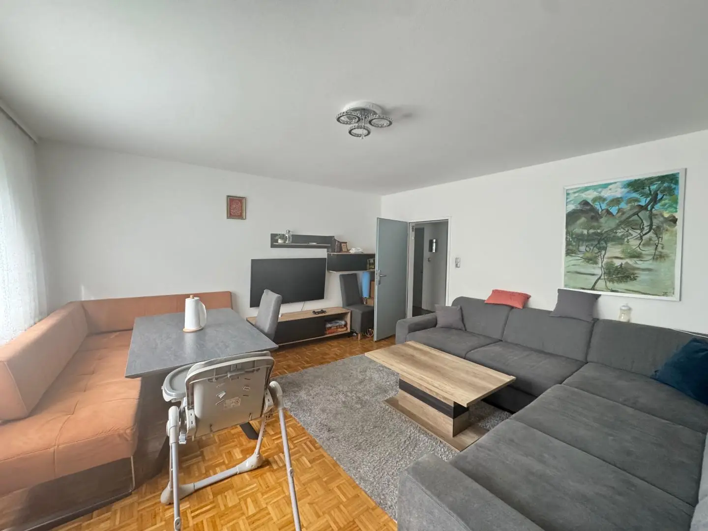 Großzügige Wohnung mit Loggia nahe Bahnhof
