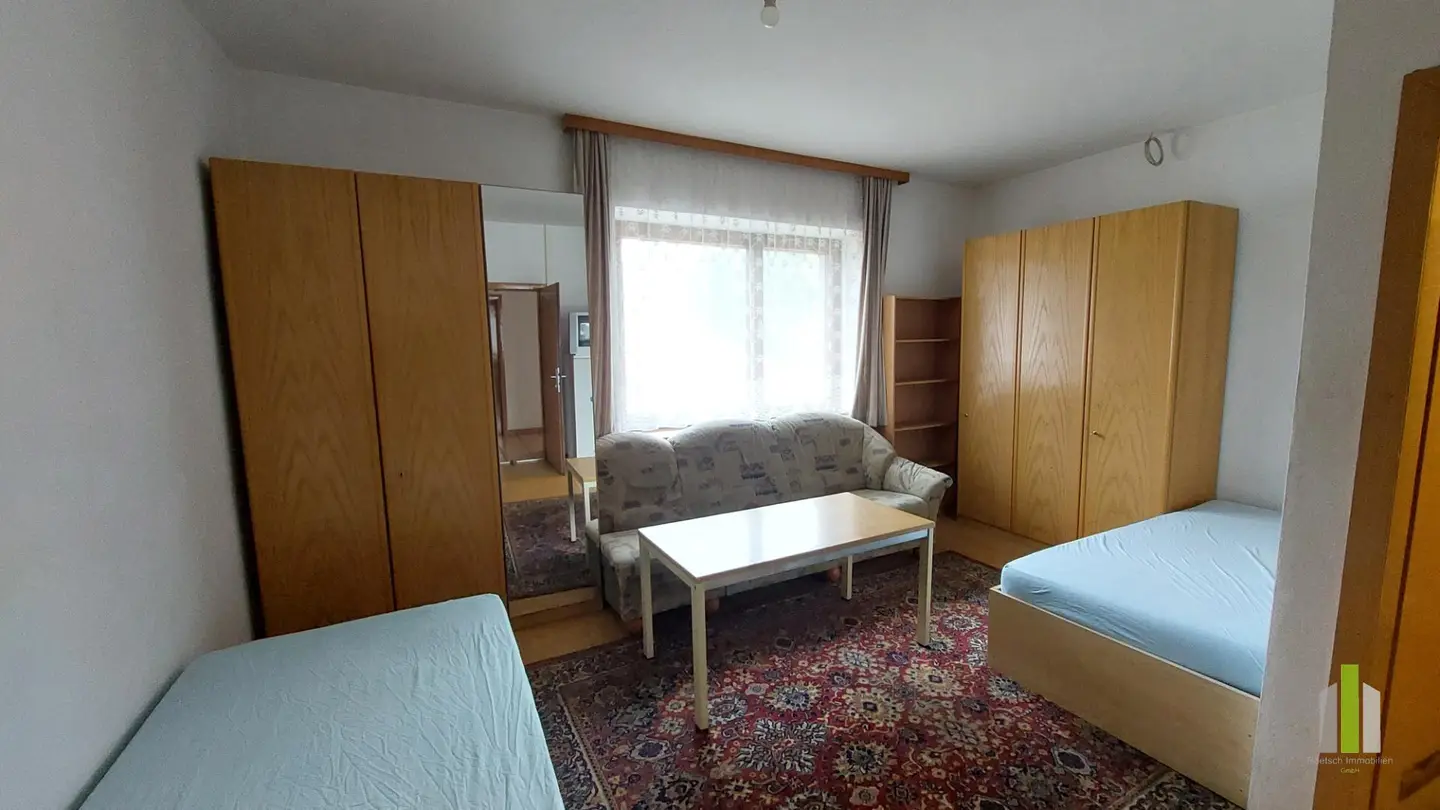 Praktische studentenwohnung mit gemeinschaftsküche und guter anbindung