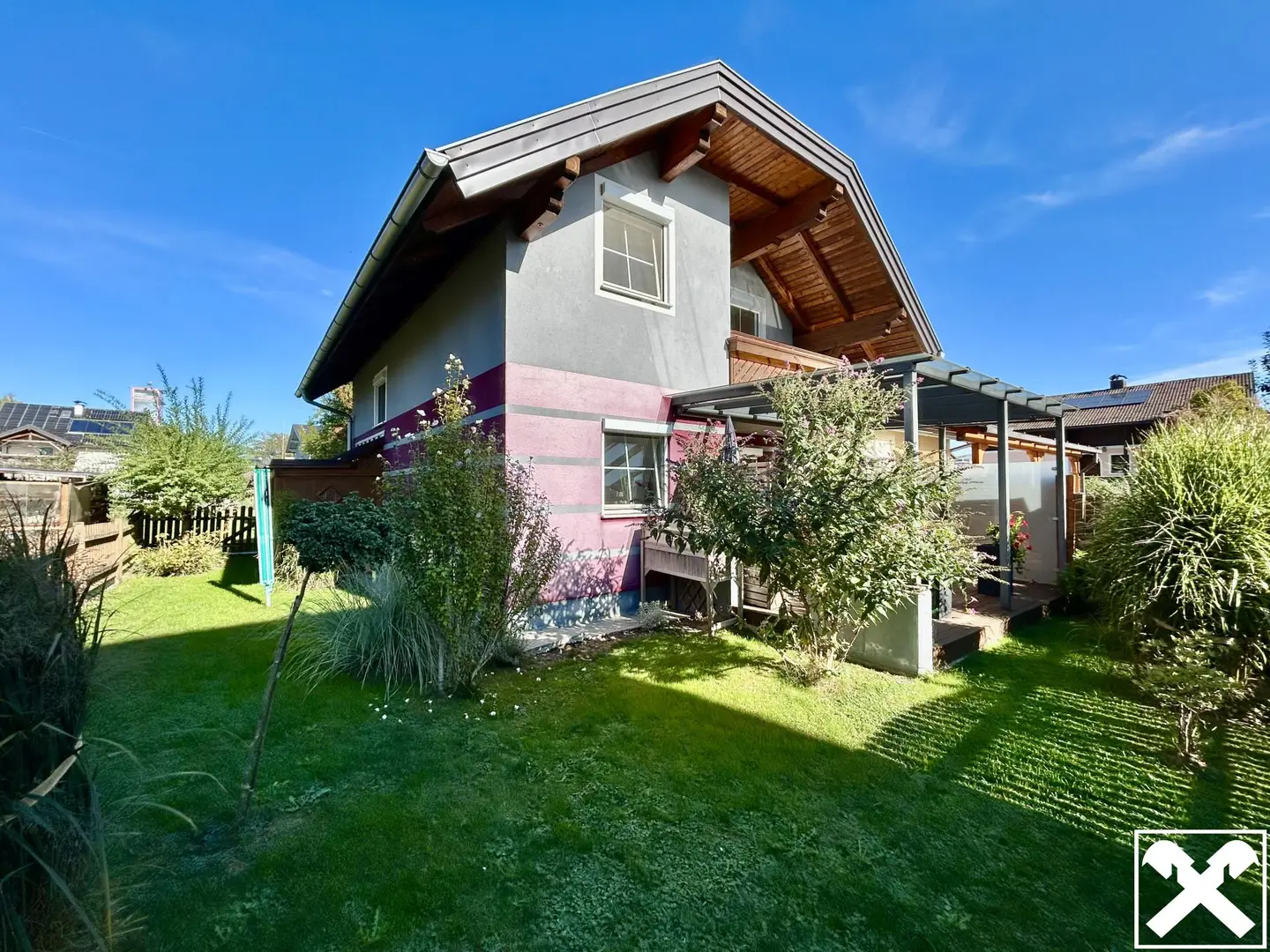 Gepflegte familienwohnung mit Garten und Doppelcarport