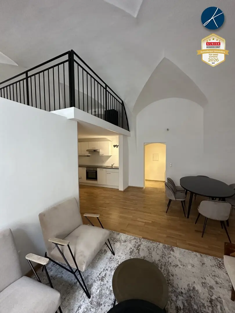 ALTBAUWOHNUNG MIT GALERIE IM ZENTRUM VON KREMS