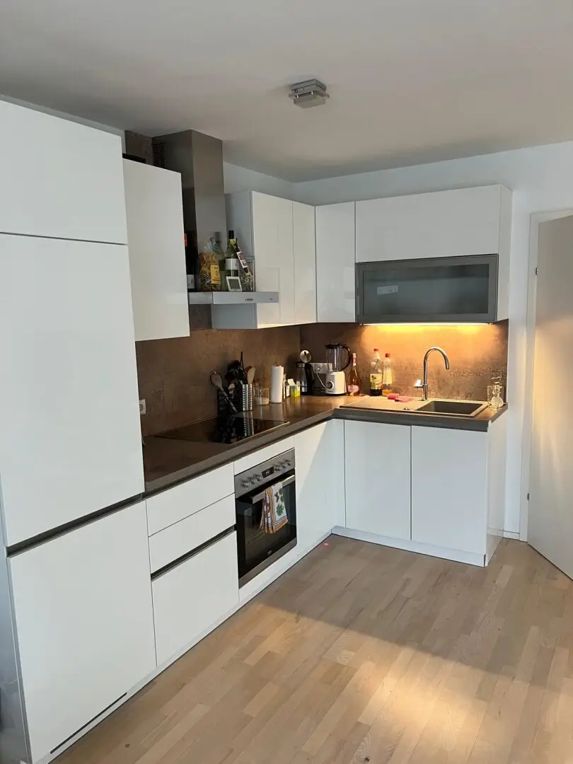 Beautiful, bright and well-maintained 3-room apartment: 2 bedrooms, living kitchen, in a quiet residential area with balcony and parking space in Premstätten, only 985 € rent