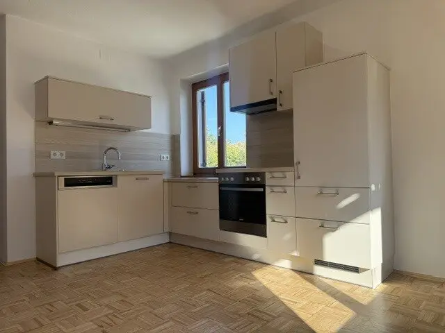 Family hit: beautiful, well laid out and well maintained apartment with three bedrooms, large entrance hall, kitchen, with balcony, storage room, private garden on the ground floor, 77.23 m² in Andritz