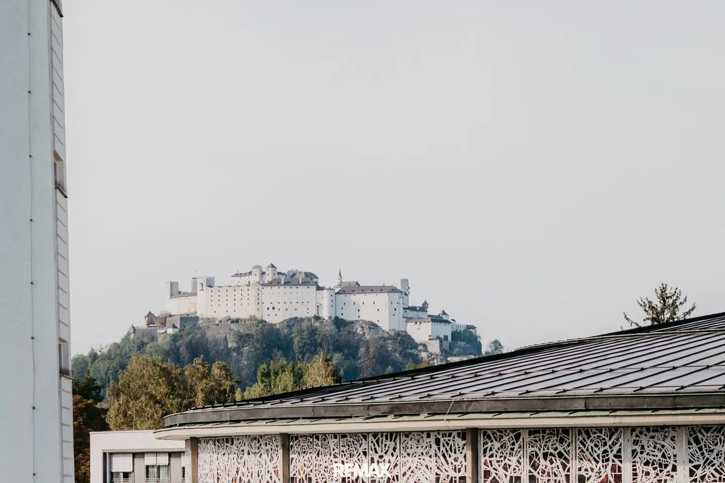 Moderne 1-Zimmer-Wohnung mit Loggia und Blick auf die Festung "Hohensalzburg"