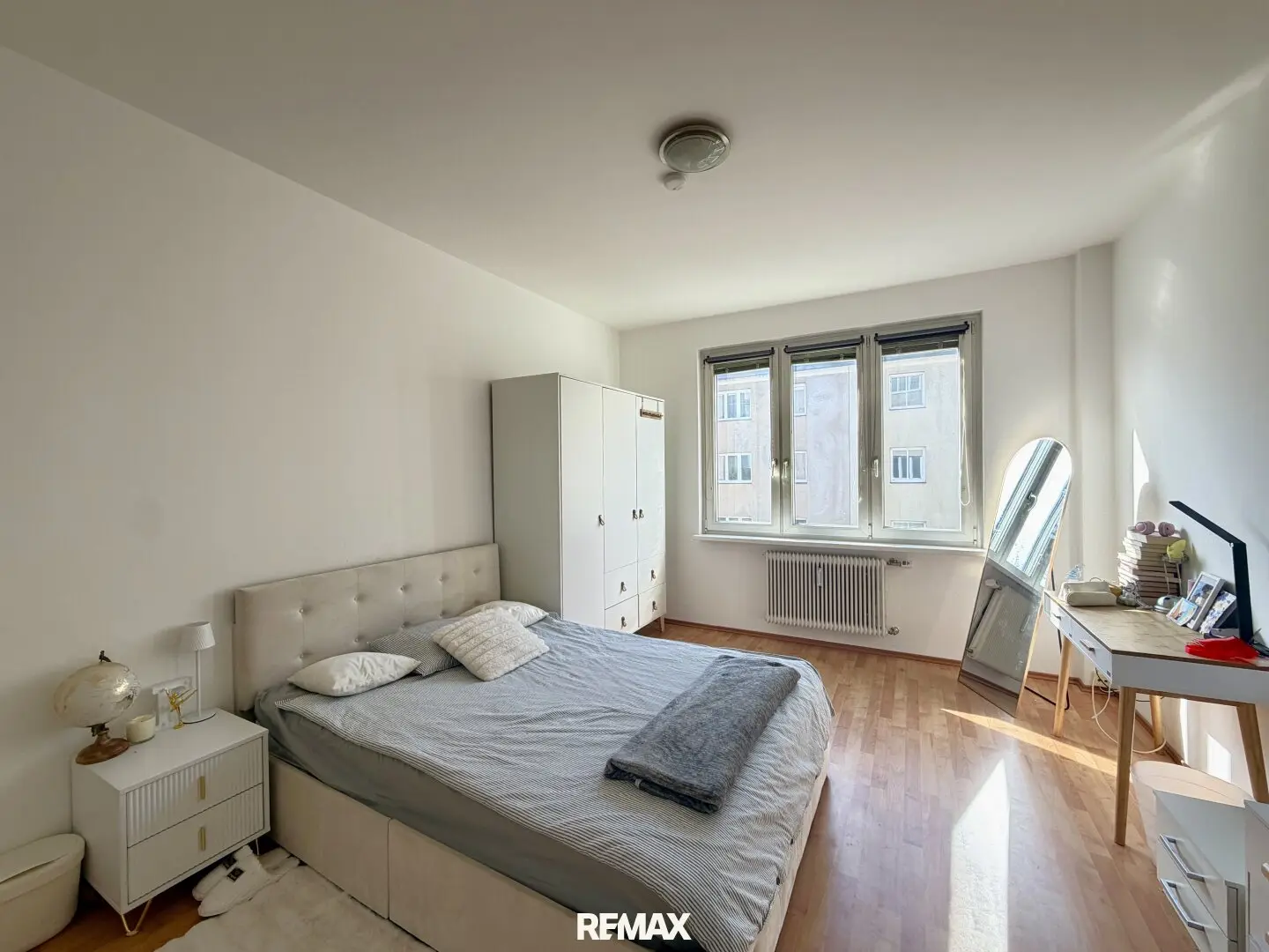 Schlafzimmer 1