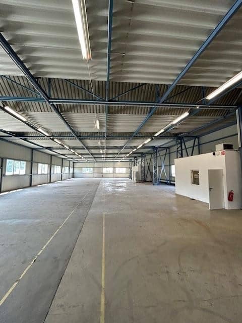 Hallen B Widmung  in Eggendorf    AKTUELL  frei.   670 m2 EG und 1500 m2 im Seitengeschoß